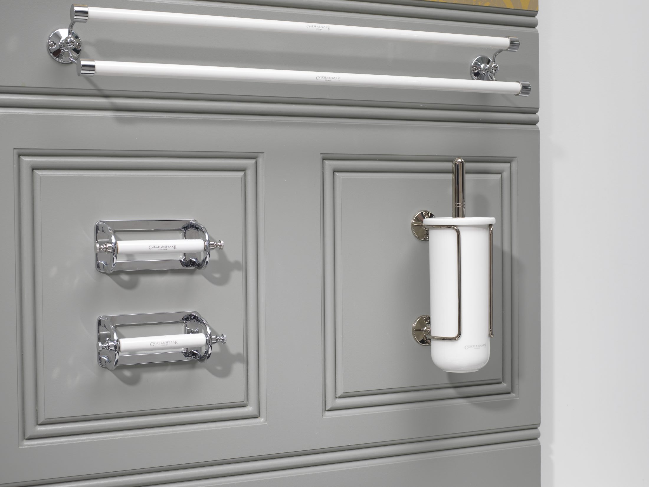 Edwardian Lavatory Brush and Holder - Image 2