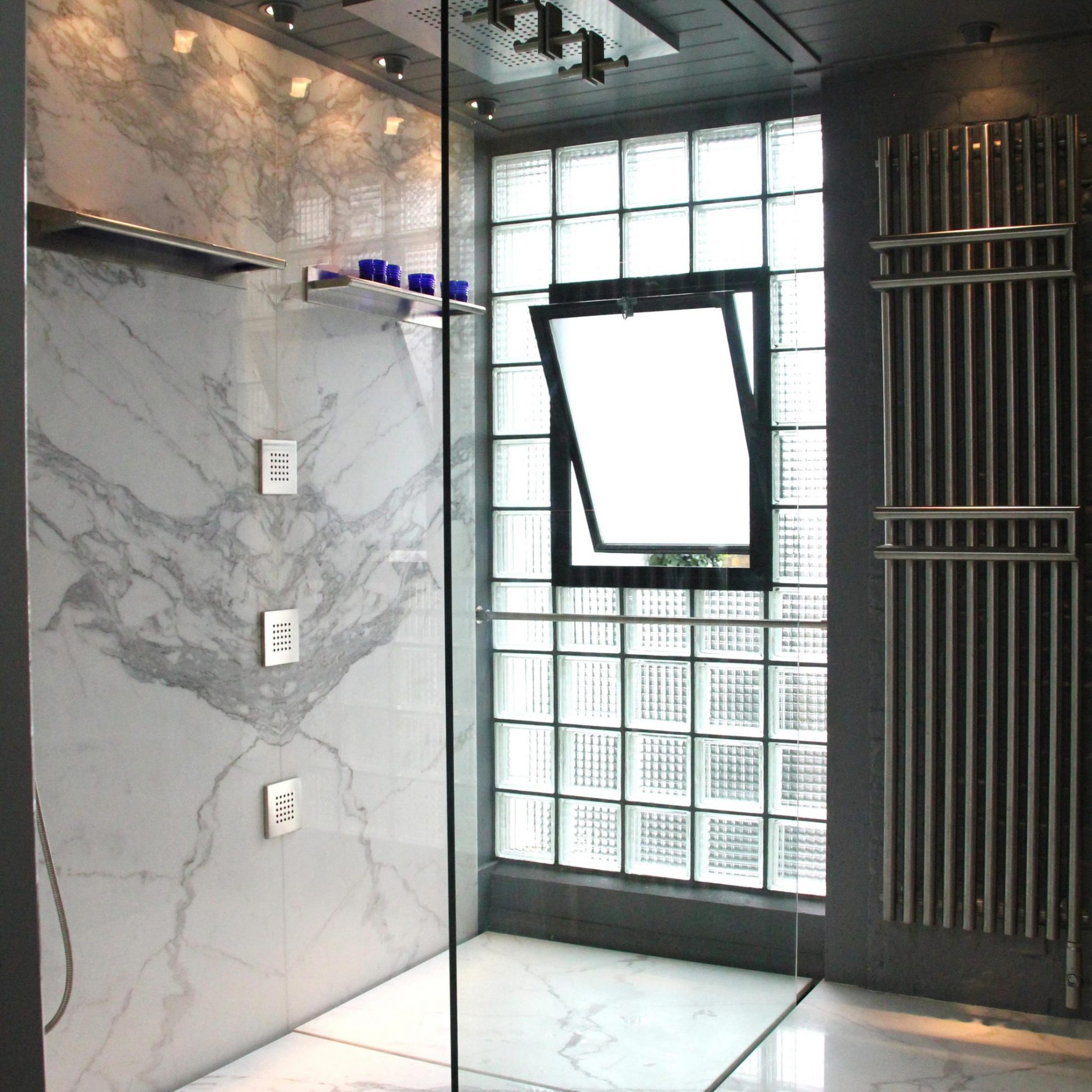 FSD Wall Mounted Heated Towel Rail - Image 2